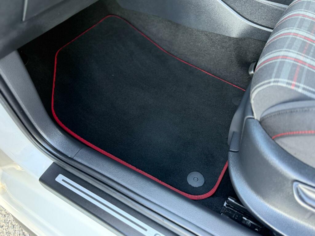 Volkswagen Polo Match Red #47
