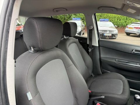 Hyundai I20 Hatchback White #7