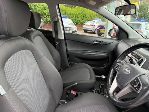 Hyundai I20 Hatchback White #8