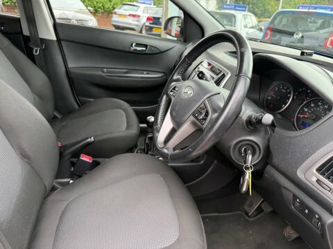Hyundai I20 Hatchback White #9
