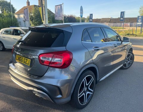 Mercedes-Benz GLA Class 2.1 Gla220d Amg  #3