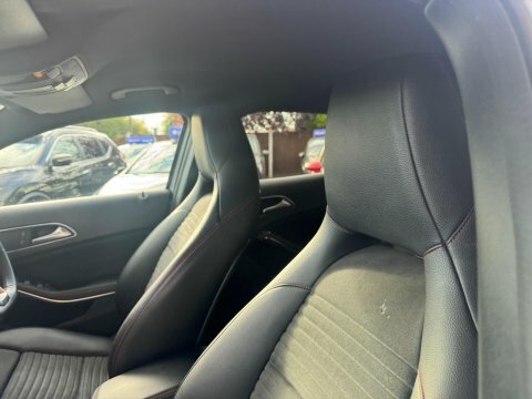 Mercedes-Benz GLA Class Gla 200D 4Matic Sport Premium Grey #22