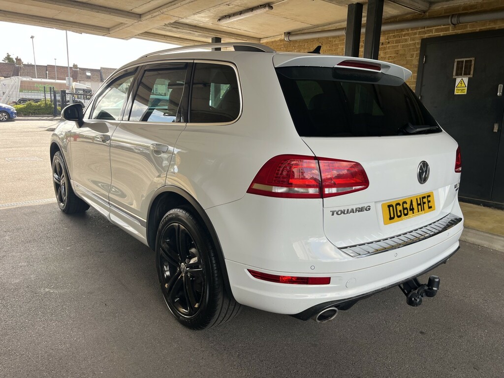 Volkswagen Touareg 3.0 Tdi V6 Bluemotion Tech R-line White #4