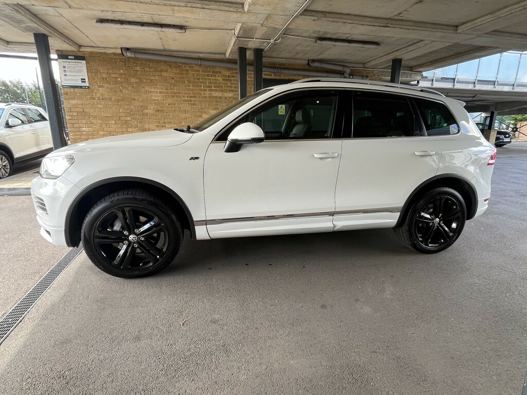 Volkswagen Touareg 3.0 Tdi V6 Bluemotion Tech R-line White #2