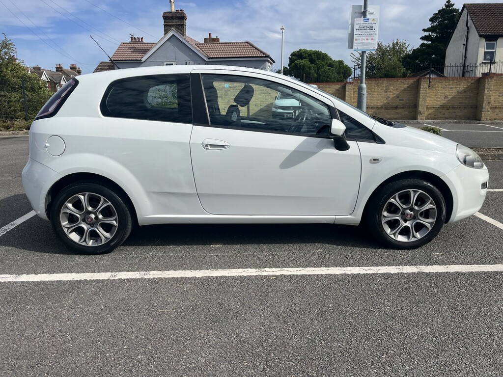 Fiat Punto 1.2 Punto 3-Door 1.2 8V 69Hp Easy White #4