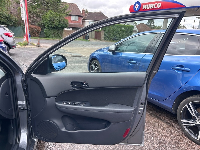 Hyundai I30 Hatchback Red #19