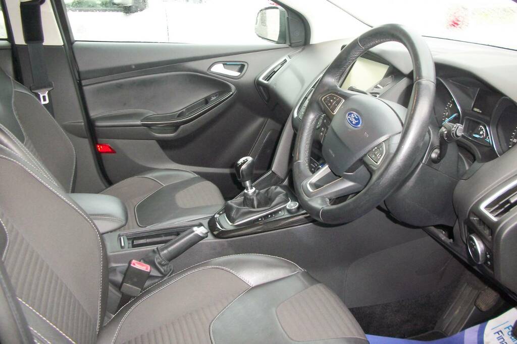 Ford Focus 1.5 Ecoboost 182 Titanium X Black #2