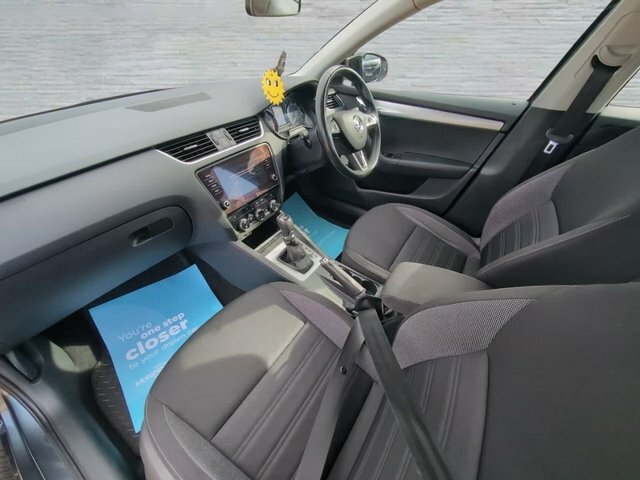 Skoda Octavia Tsi Act Se Drive Grey #2