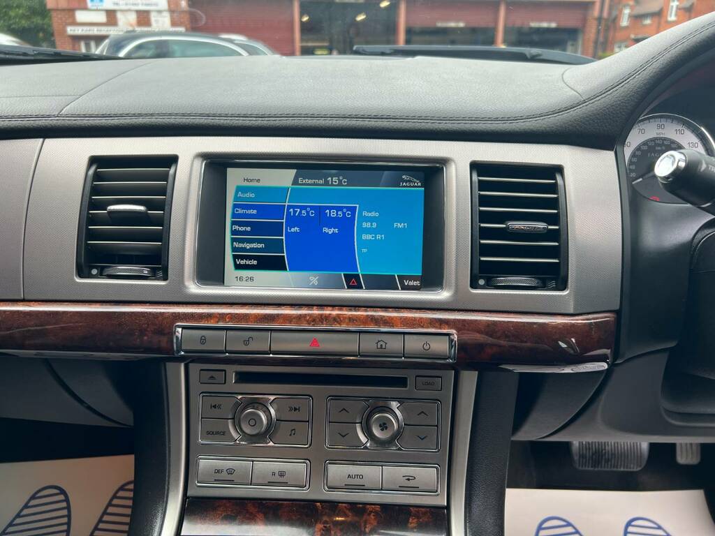 Jaguar XF 3.0 V6 Luxury Red #21