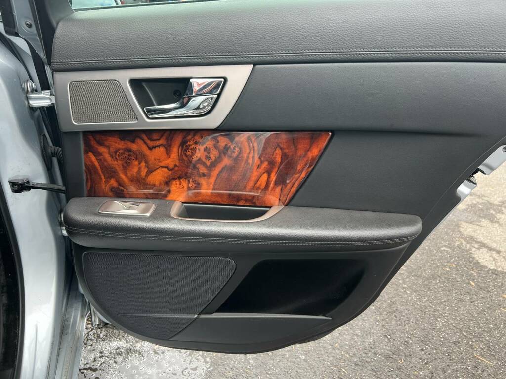 Jaguar XF 3.0 V6 Luxury Red #18