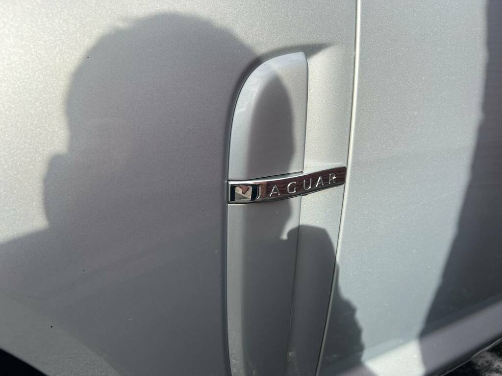 Jaguar XF 3.0 V6 Luxury Red #8