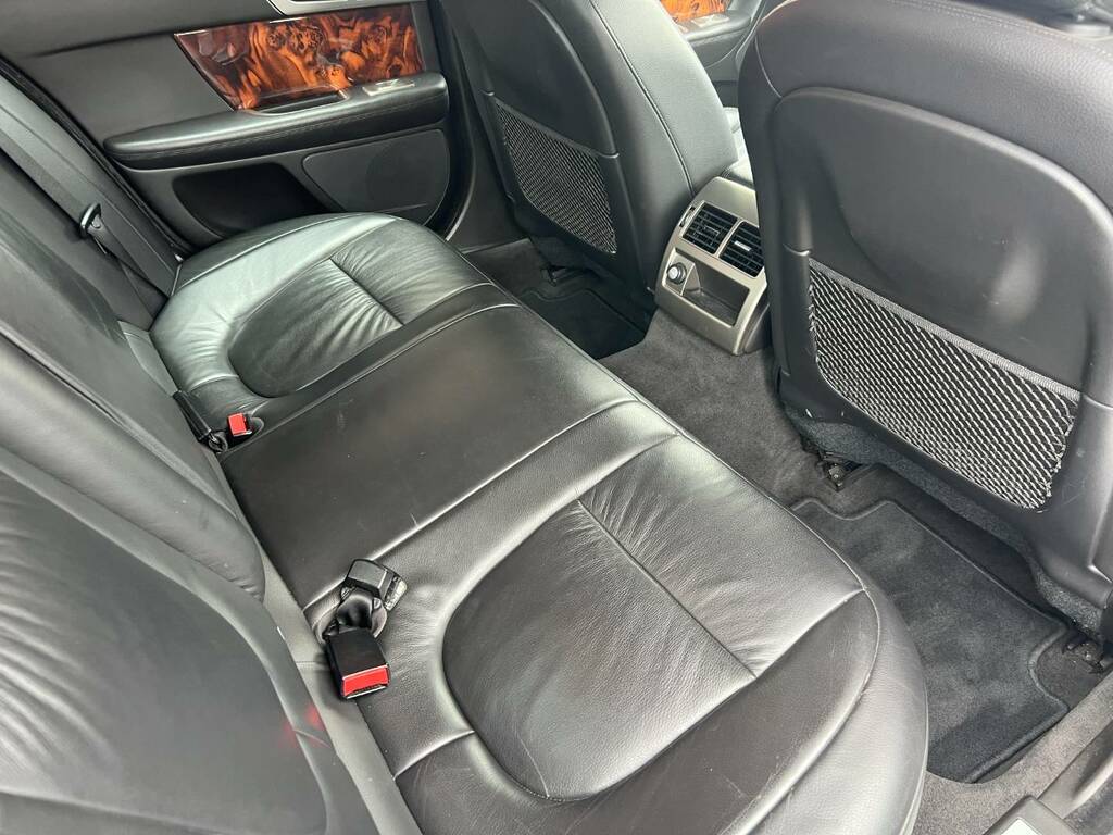 Jaguar XF 3.0 V6 Luxury Red #17
