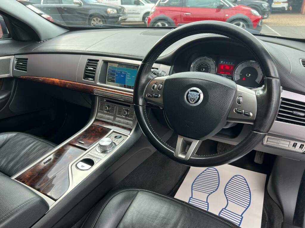 Jaguar XF 3.0 V6 Luxury Red #20