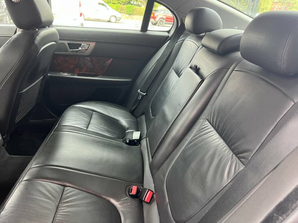 Jaguar XF 3.0 V6 Luxury Red #15