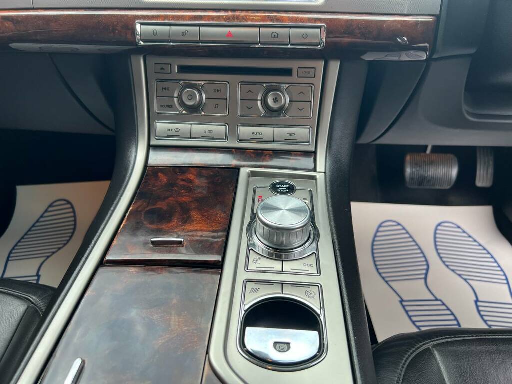 Jaguar XF 3.0 V6 Luxury Red #22