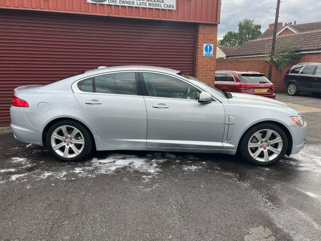Jaguar XF 3.0 V6 Luxury Red #7