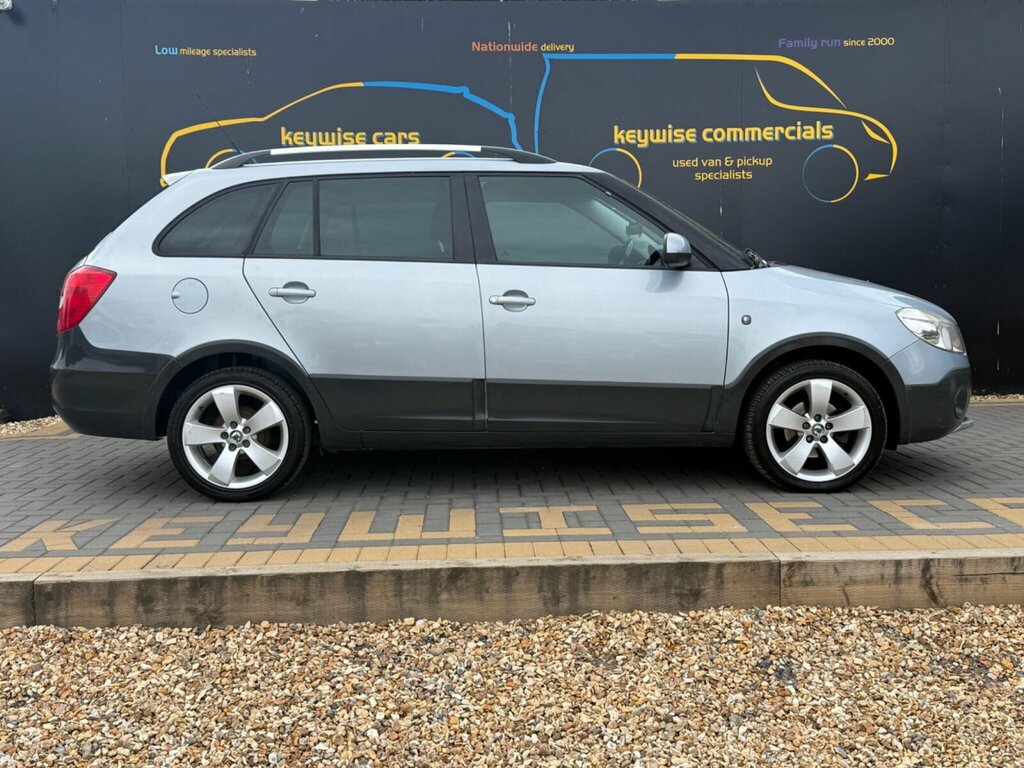 Skoda Fabia 1.6 Tdi Scout Euro 5 Blue #6