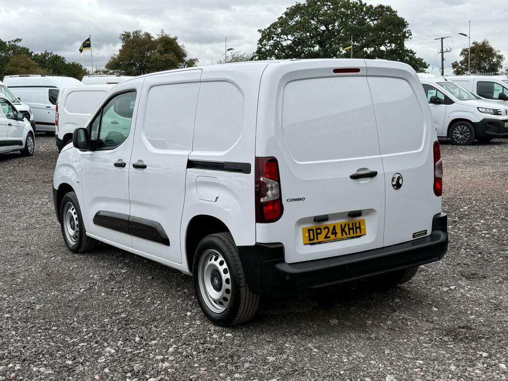 Vauxhall Combo Combo 1.5 Turbo D 2300 Pro L2 H1 Euro 6 Ss 6Dr White #4