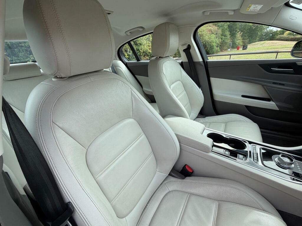 Jaguar XE Saloon Red #20