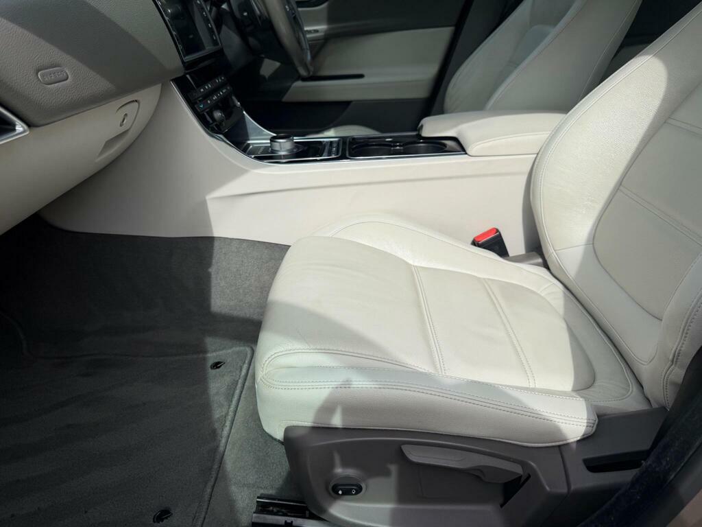 Jaguar XE Saloon Red #28