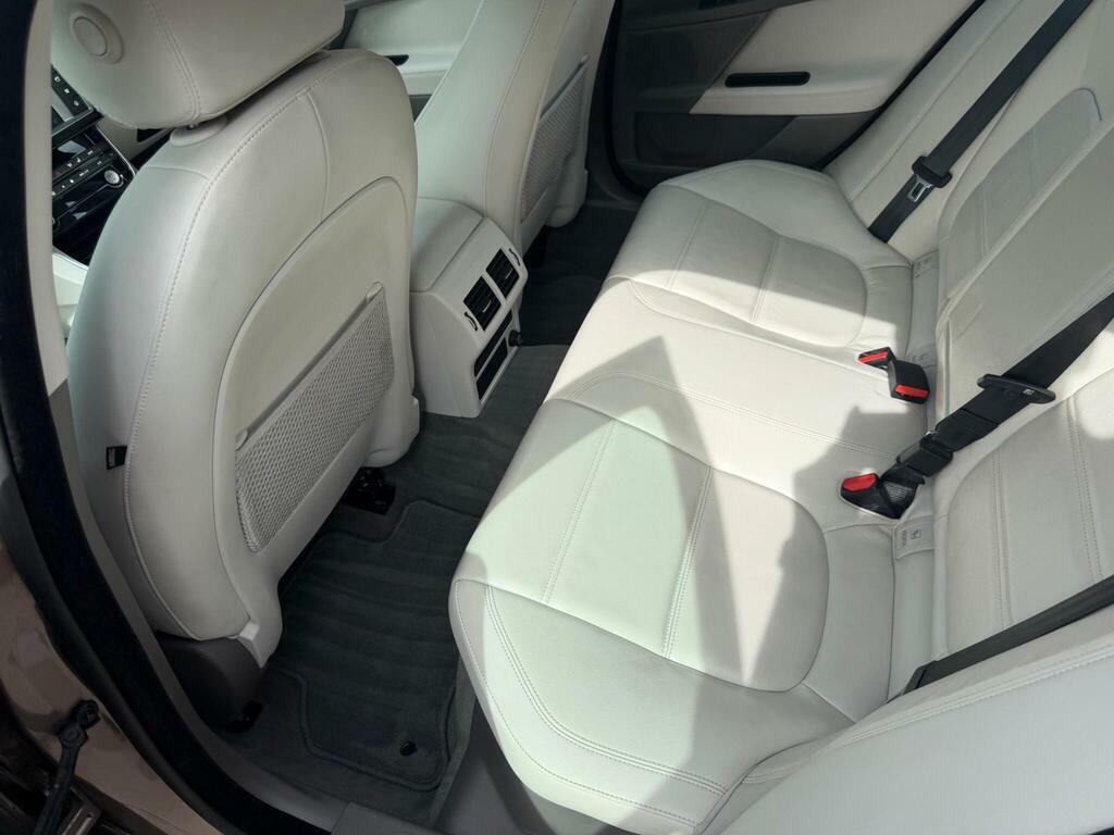 Jaguar XE Saloon Red #31