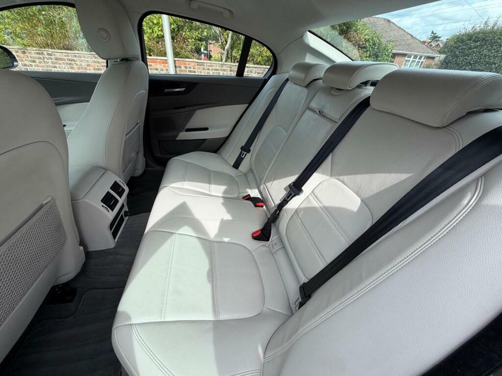Jaguar XE Saloon Red #32
