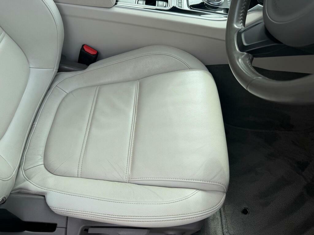 Jaguar XE Saloon Red #19