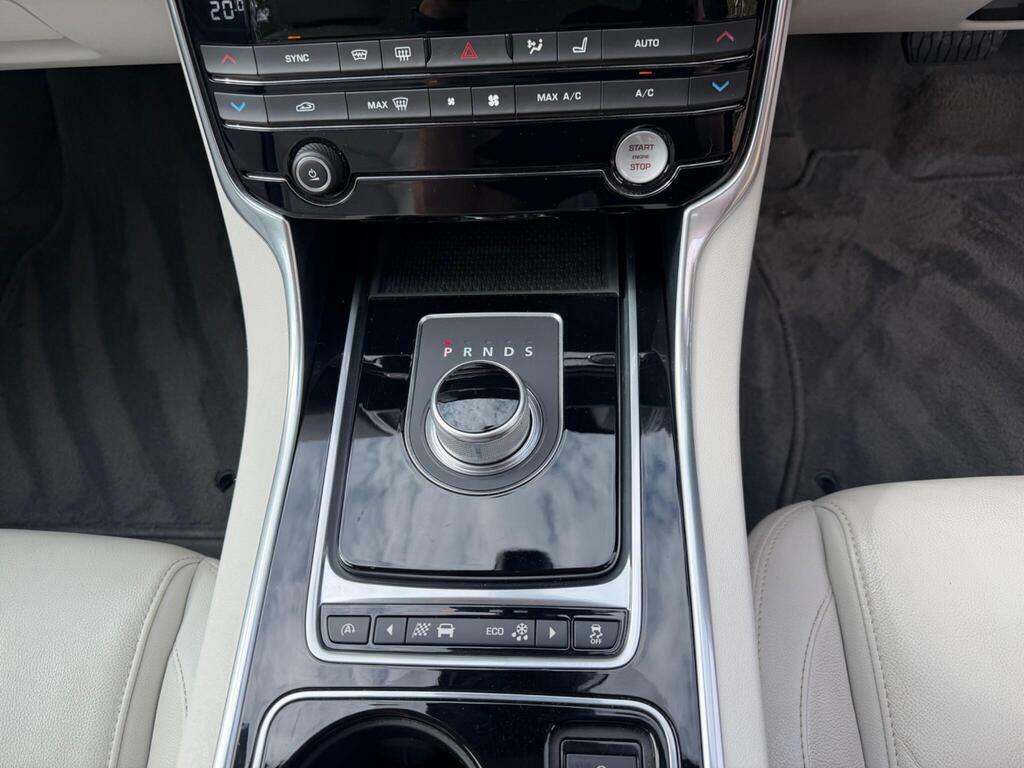 Jaguar XE Saloon Red #22