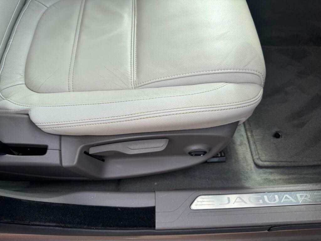 Jaguar XE Saloon Red #18