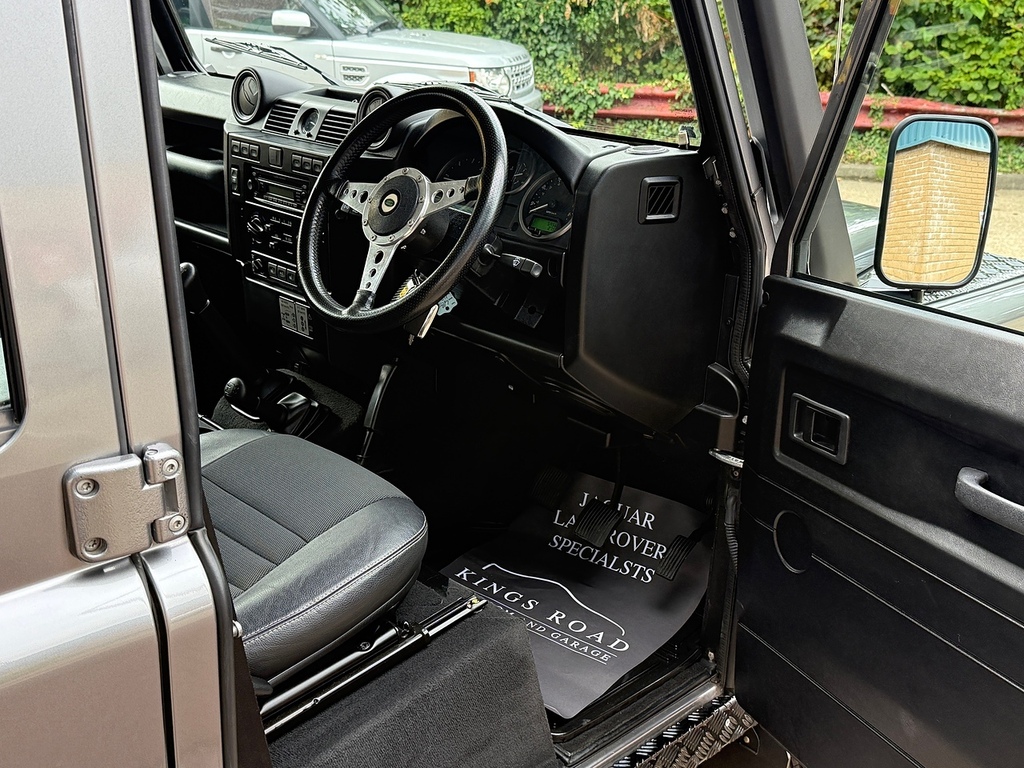 Land Rover Defender 110 Tdci Xs U5423 Grey