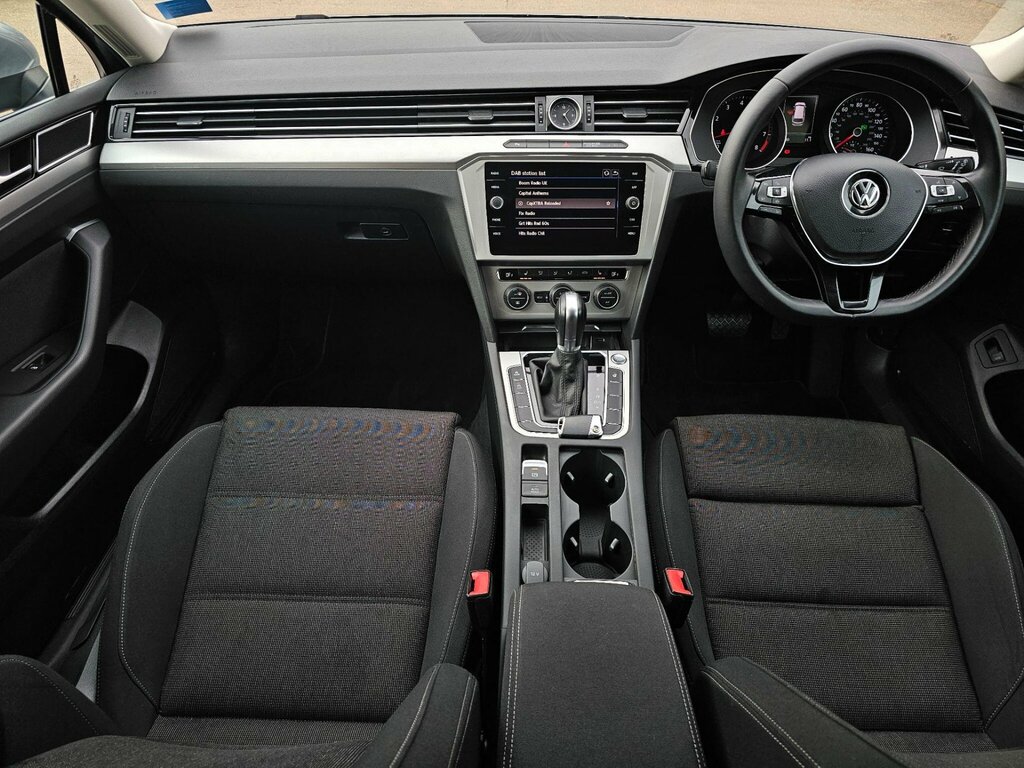 Volkswagen Passat  Black #23