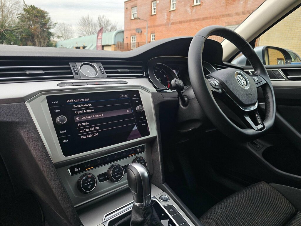 Volkswagen Passat  Black #21