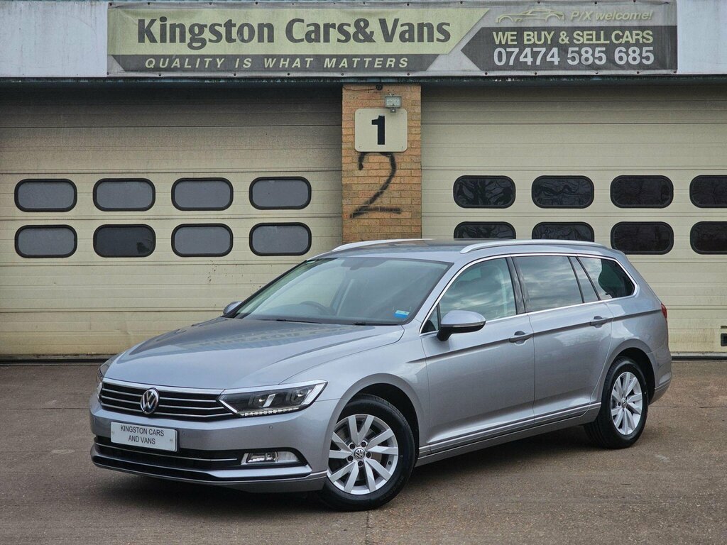 Volkswagen Passat  Black #1
