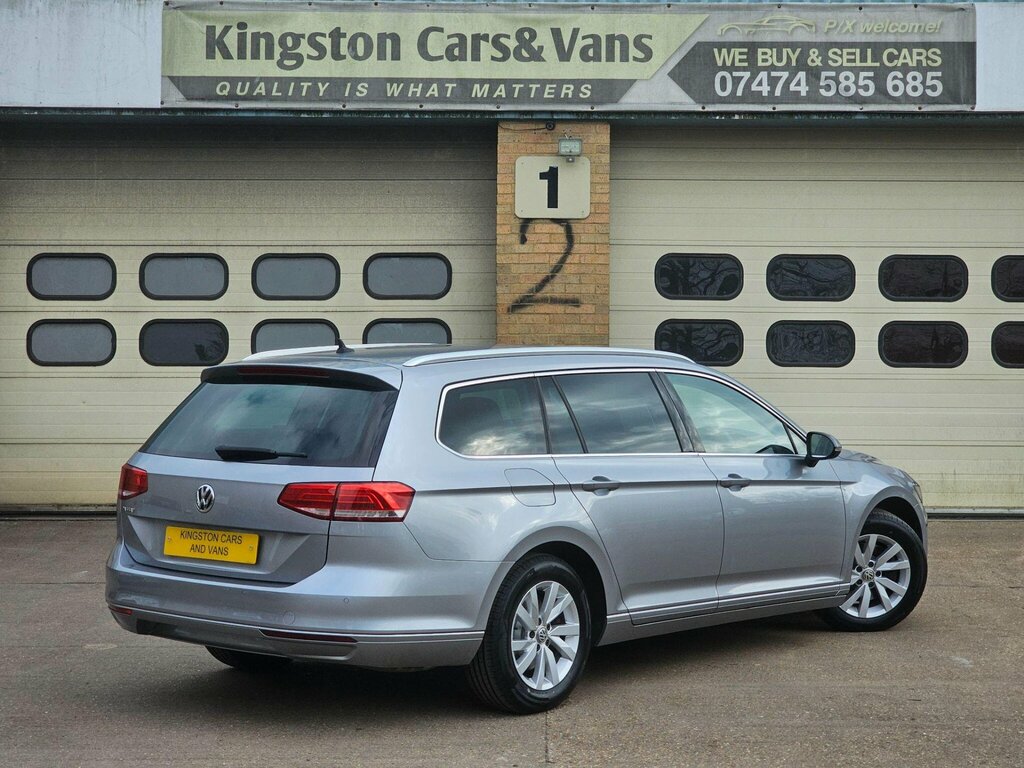 Volkswagen Passat  Black #8