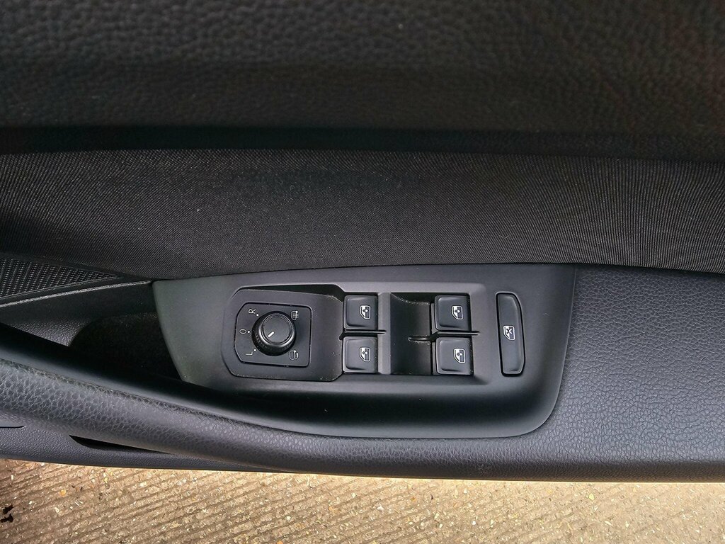Volkswagen Passat  Black #11