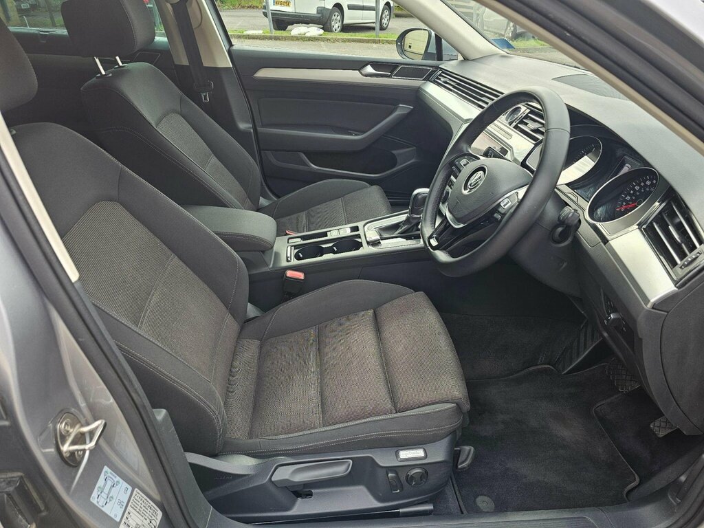 Volkswagen Passat  Black #10