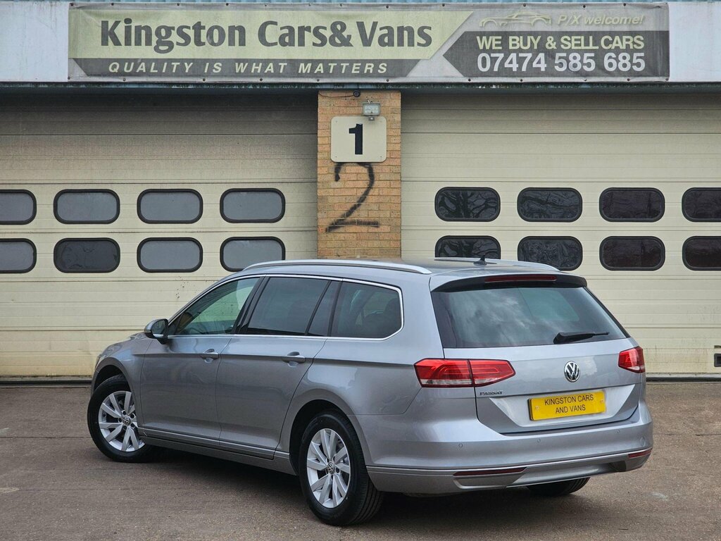 Volkswagen Passat  Black #6