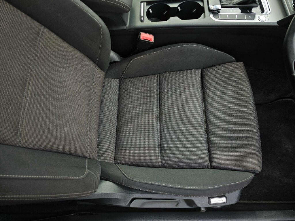 Volkswagen Passat  Black #9