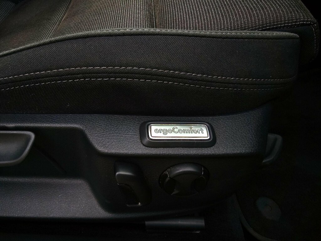 Volkswagen Passat  Black #26