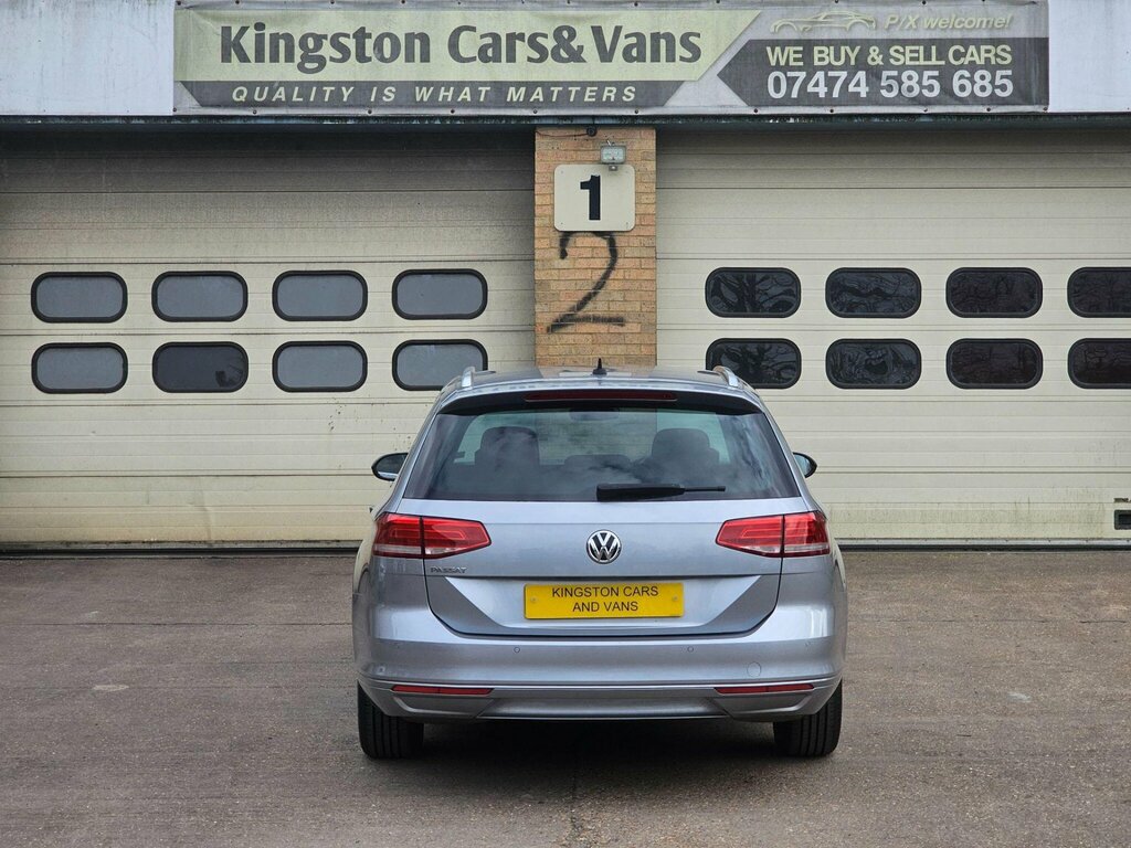 Volkswagen Passat  Black #7