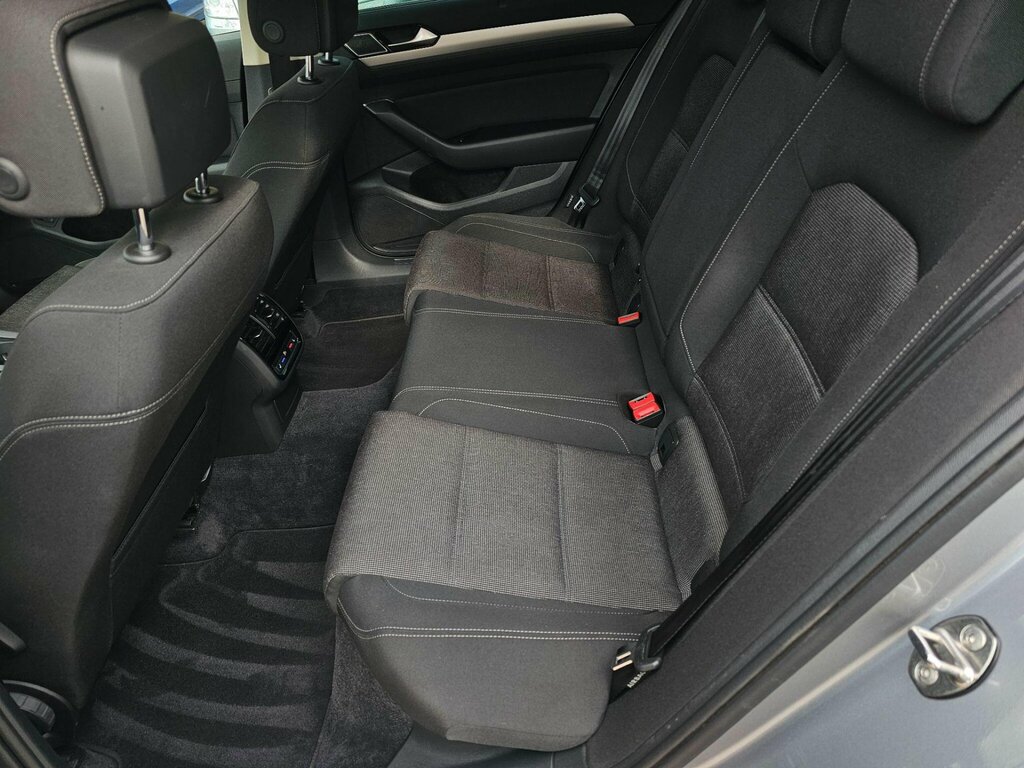 Volkswagen Passat  Black #18