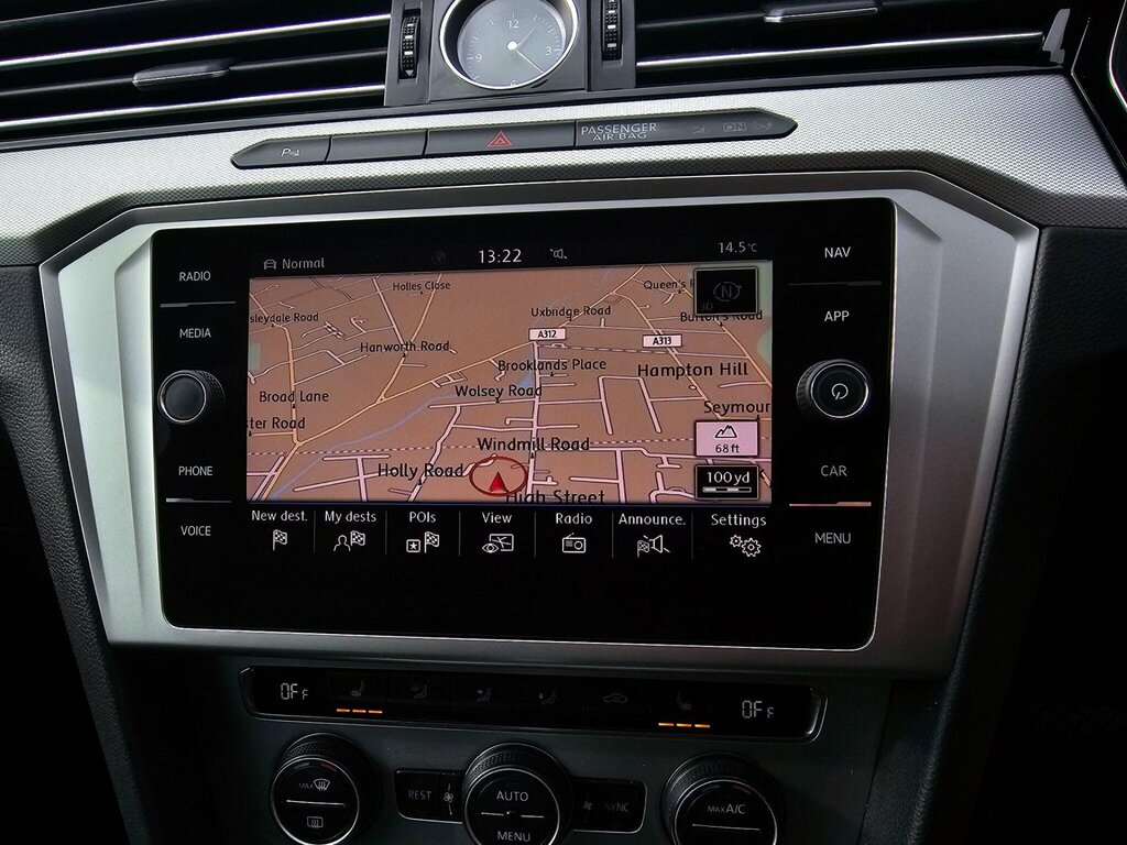 Volkswagen Passat  Black #16