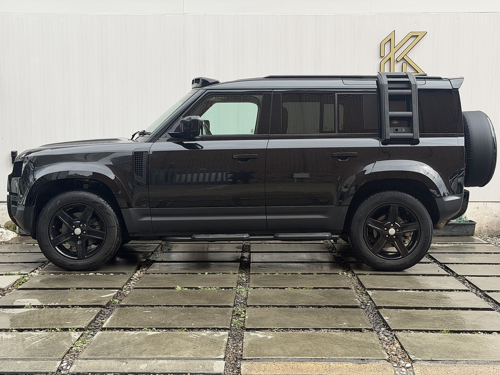 Land Rover Defender 110 Se Brown #31