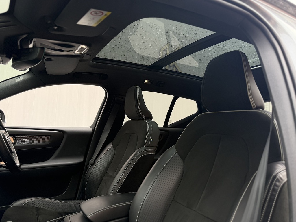 Volvo XC40 2.0 T5 R-design Pro Awd 245 Bhp White #30