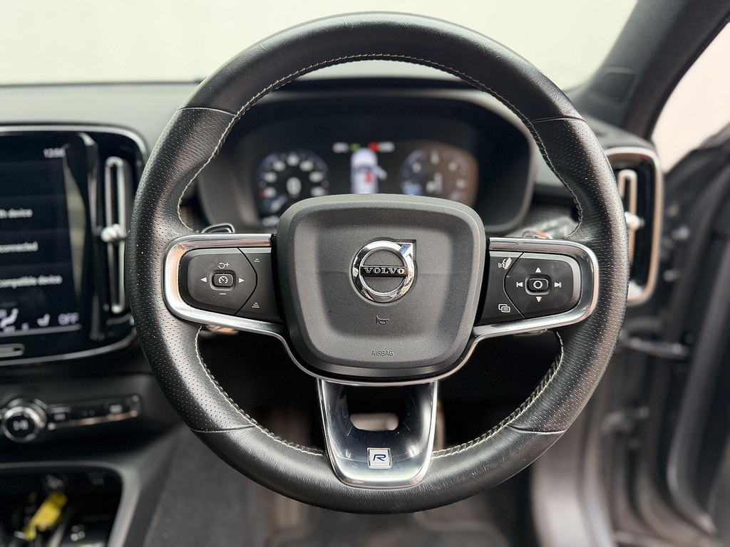 Volvo XC40 2.0 T5 R-design Pro Awd 245 Bhp White #21