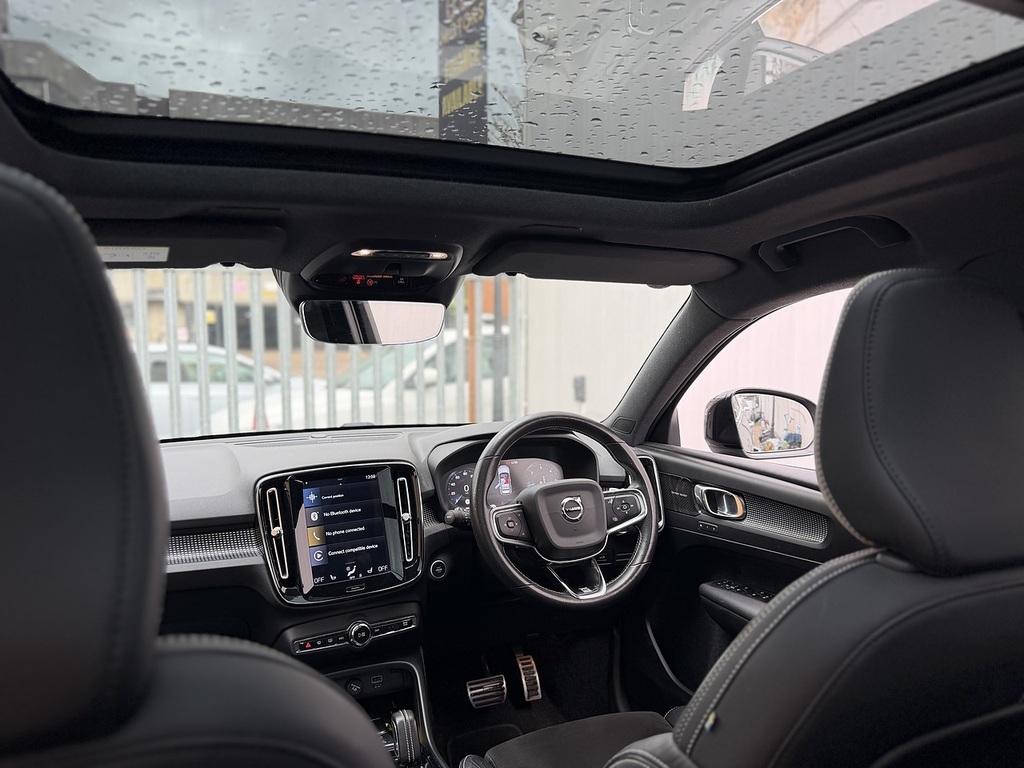 Volvo XC40 2.0 T5 R-design Pro Awd 245 Bhp White #33
