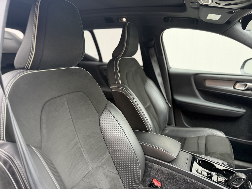 Volvo XC40 2.0 T5 R-design Pro Awd 245 Bhp White #7