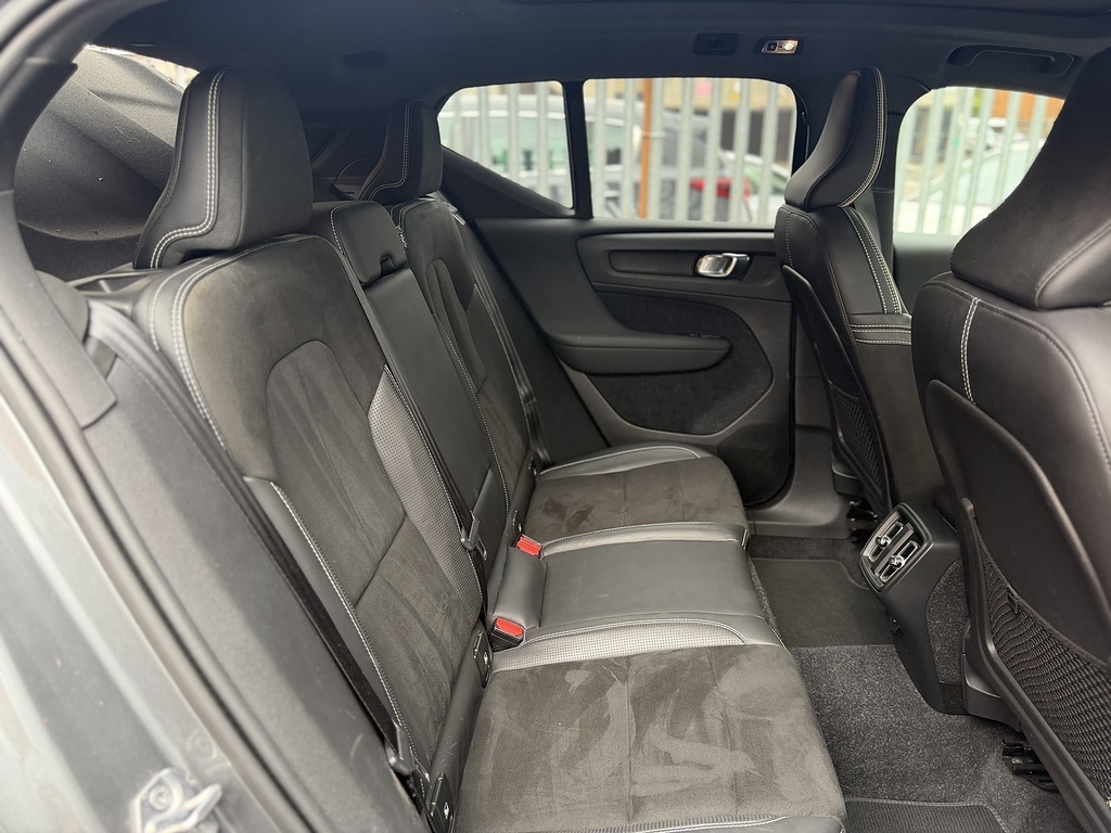 Volvo XC40 2.0 T5 R-design Pro Awd 245 Bhp White #15