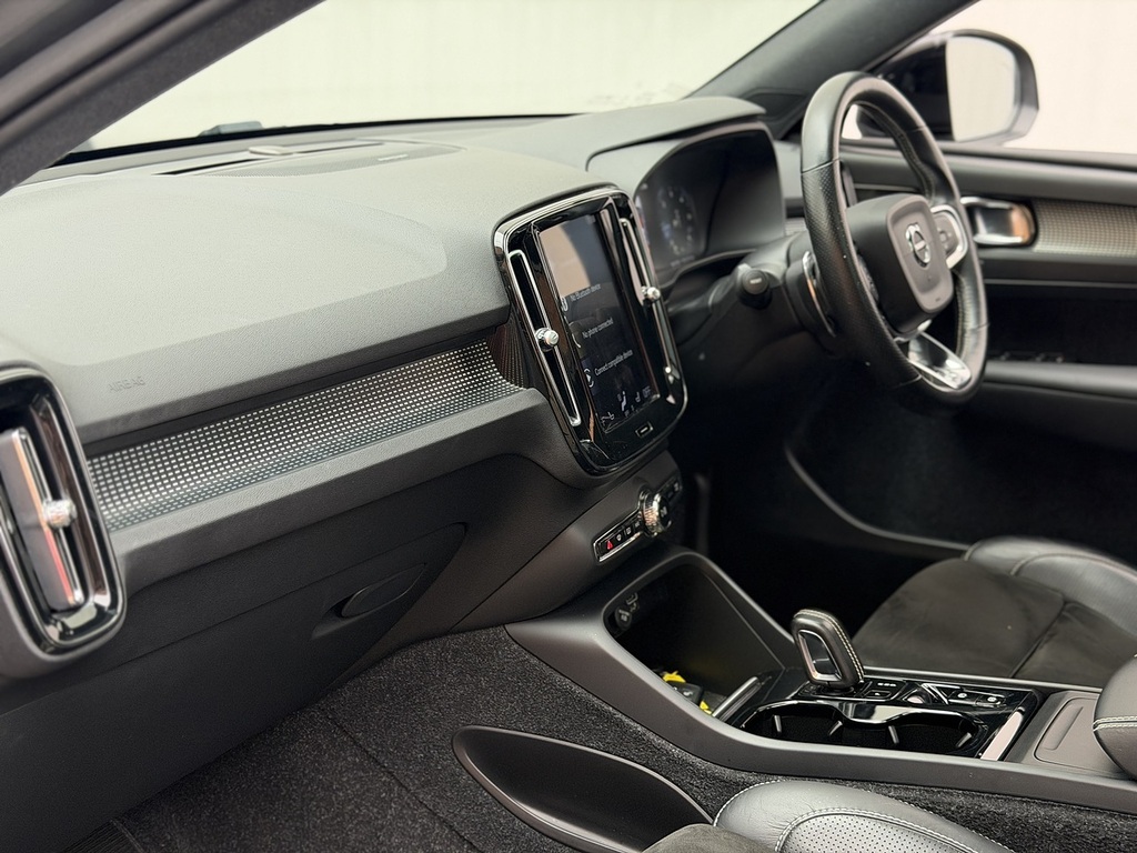 Volvo XC40 2.0 T5 R-design Pro Awd 245 Bhp White #28