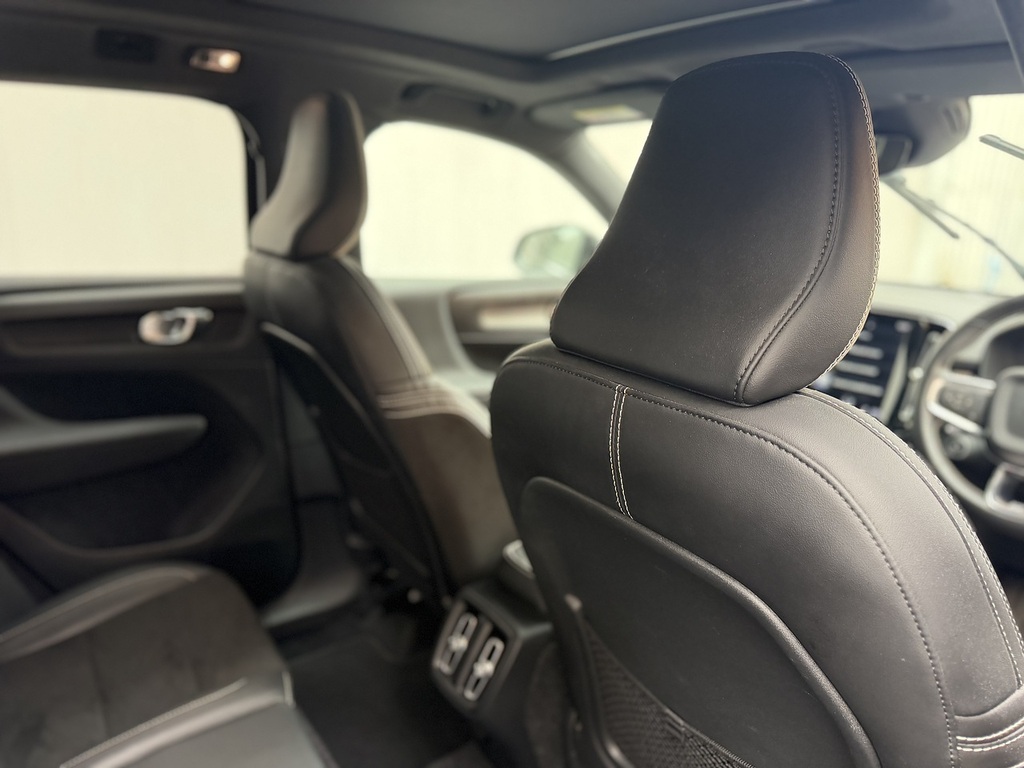 Volvo XC40 2.0 T5 R-design Pro Awd 245 Bhp White #9